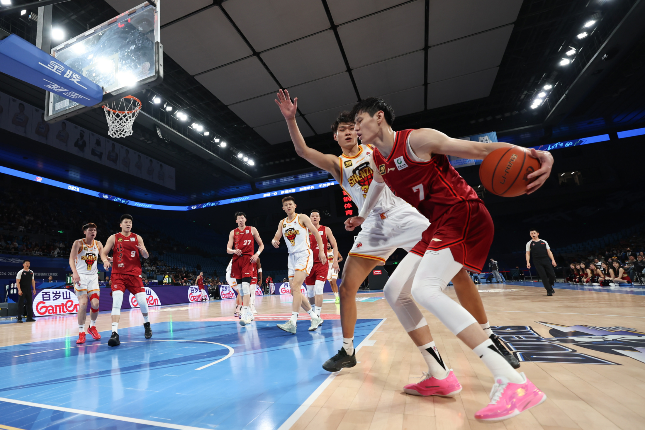 爱游戏官网-集结日体能课后，法兰克福手感冰凉备战CBA常规赛，球迷炸锅，高层口径保持一致的简单介绍